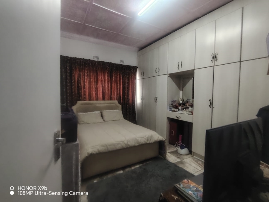 5 Bedroom Property for Sale in Wynberg Upper Western Cape